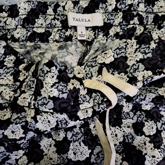 Aritzia Talula Floral Lightweigh Joggers Pant - Picture 3 of 8